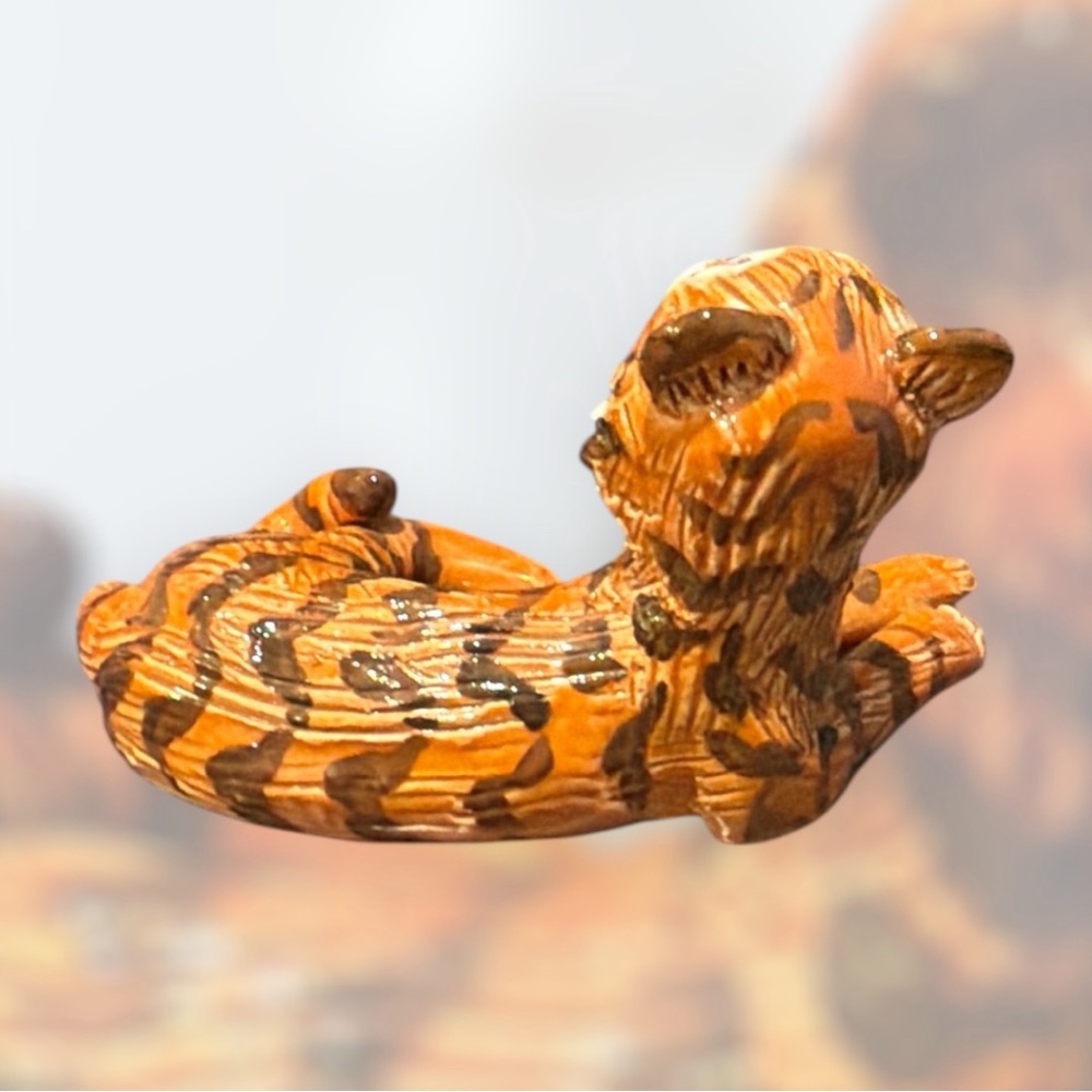 Vintage Kathy Wise Original Whimsical Laying Down Tiger Figurine - Picture 2 of 6